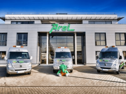 Plüsch Elefant vor Arei Filiale